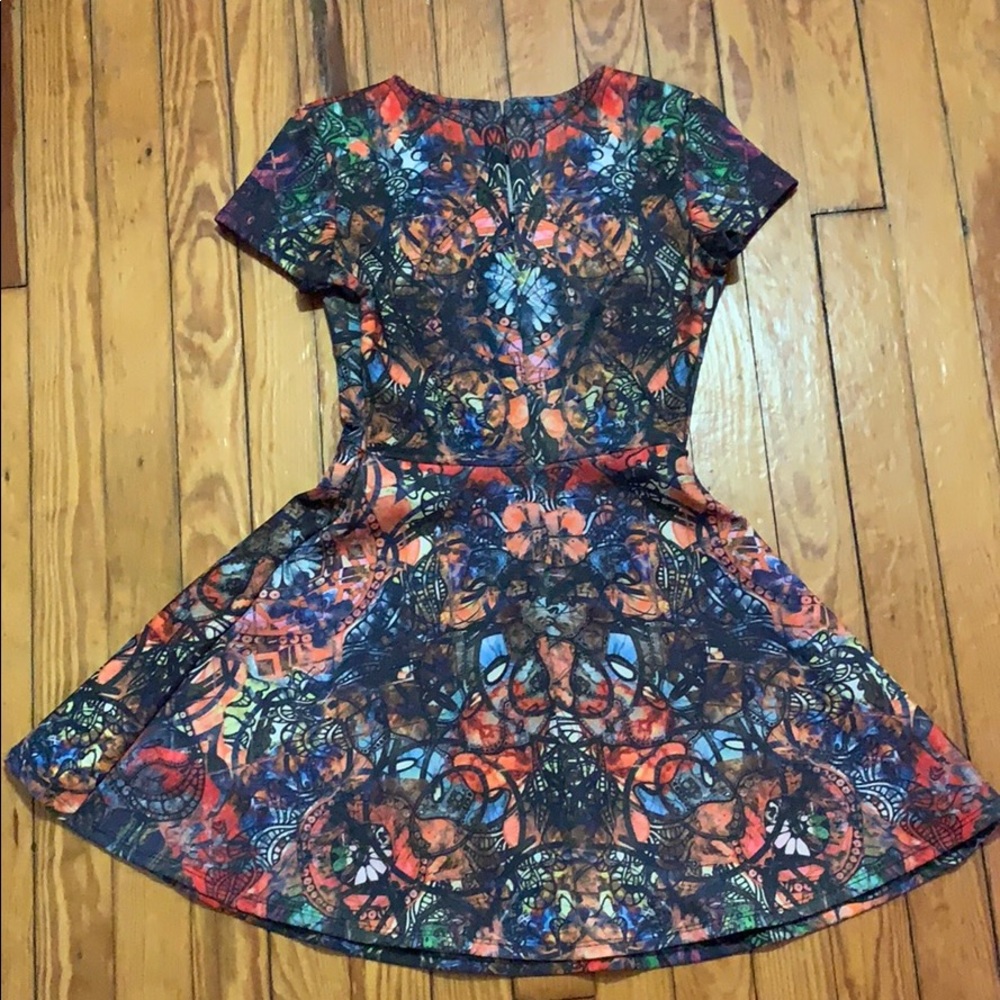 Patterned Dress - Picture 2 of 2